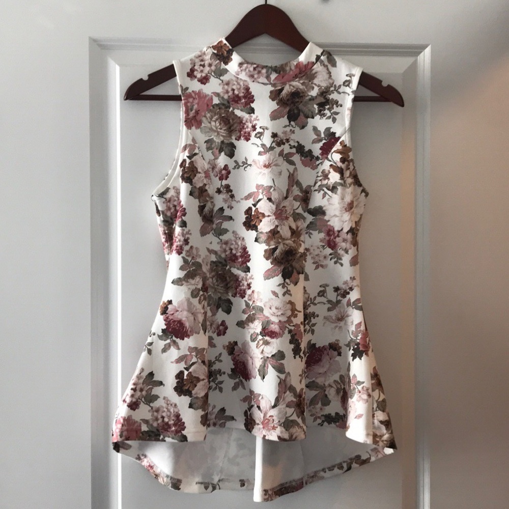 NWT Floral Peplum Top🌷